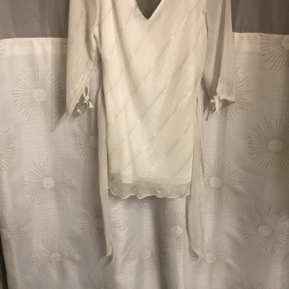 White and shimmery silver blouse with low v-neck. - Picture 3 of 3